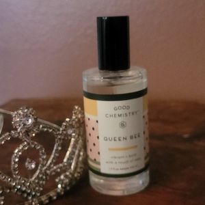 Good chemistry perfume!! Queen Bee!